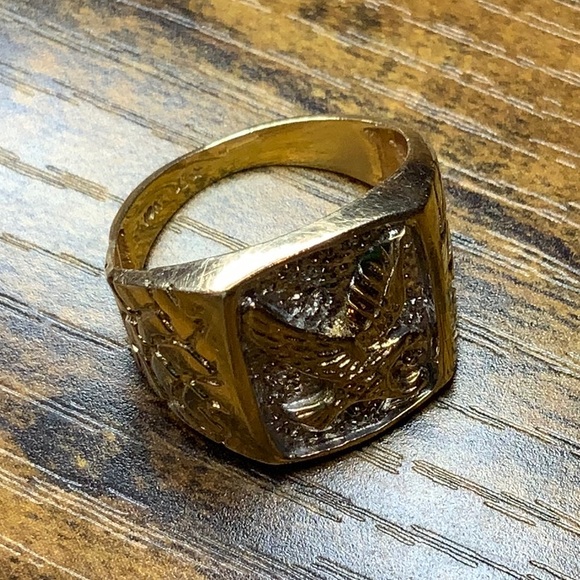 Men 10kt Gold Eagle Ring with Diamond Chip Accents - Size 8 - Picture 5 of 11